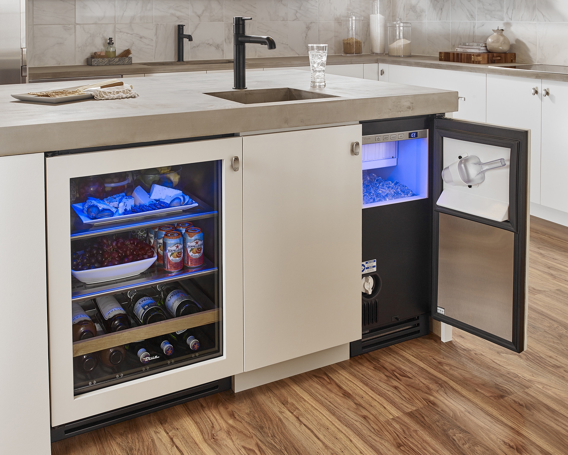Picture of True Beverage Center & Icemaker